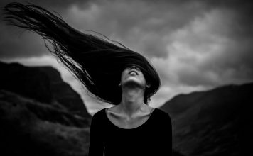 Charles Baudelaire: Lermë t’u marr erë flokëve të tu