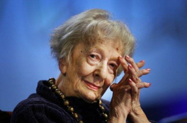 Wislawa Szymborska: Poezia lind nga dashuria wislawa szymborska u deturohem