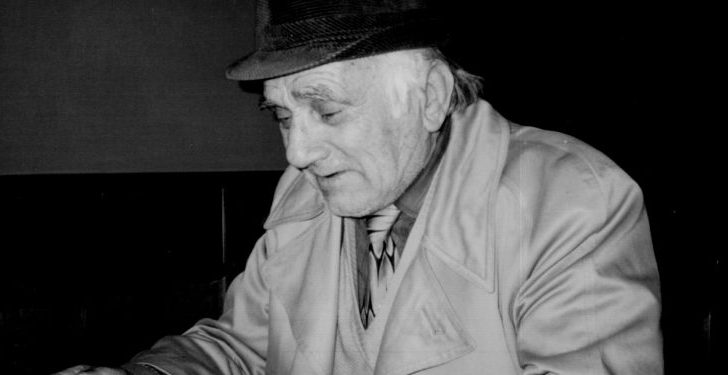 Pano Taçi: Në derën e një plake të thinjur trokita…