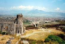 Legjenda e Rozafës: I ra mjegulla Bunës dhe…