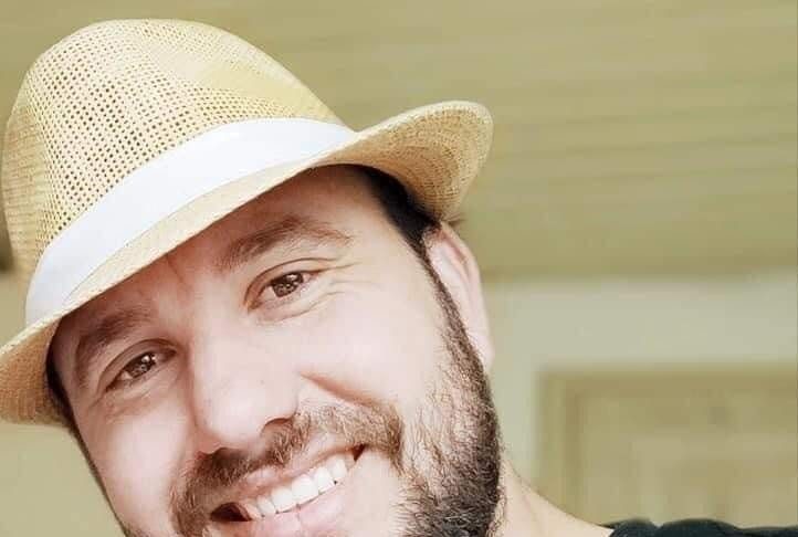 Lul Beshaj: Ndoshta unë jo, por ty të deshi zemra… gabrielë aeroport babi te do fort, poezi nga Lul Beshaj