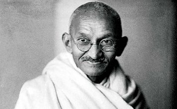 Përgjigja e Mahatma Gandit për profesorin “inatxhi”: Çdo njeri zgjedhë atë që nuk ka…