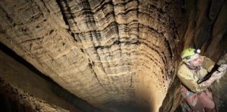 Me një rekord prej 2.212 metrash, shpella Verjovkina është më e thella në botë e zbuluar deri më sot. Shpella zbret