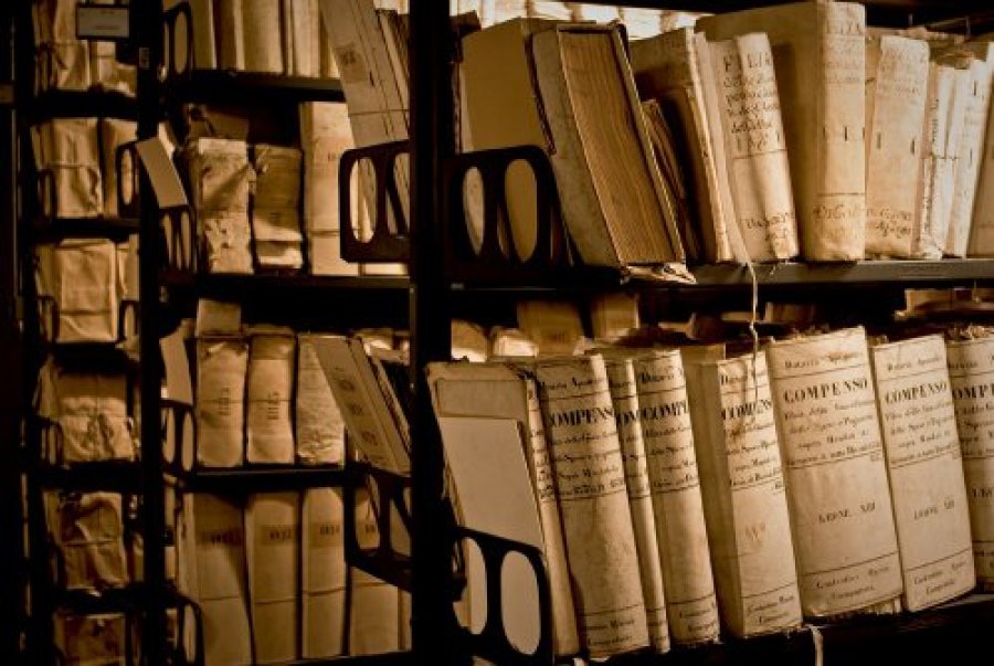 Arkiva' thirrje shkencëtarëve për botimet që do të financojë, në fokus figurat historike