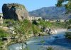 Legjenda rrëqethëse për “Gurin e Qytetit” në Përmet: Nëna së bashku me foshnjën u hodhën nga ky gur