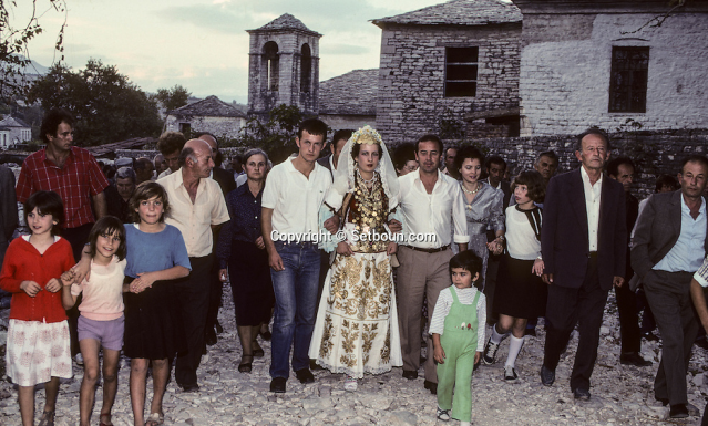 FOTO: Dasmat varfanjake shqiptare. A e dini për çka ngritej dollia e parë ? dasmat shqiptare