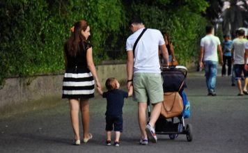 Që të jeni në kujtimet e fëmijëve tuaj nesër, duhet të jeni në jetën e tyre sot…