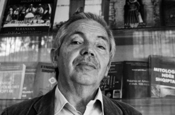Poezi kushtuar profesorëve që predikuan Teorinë e Realizmit Socialist