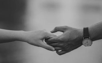 Flasim shumë, dashurojmë pak; urrejmë shumë dhe shpesh…