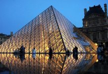 Muzeu i Luvrit mbyll dyert për mijëra vizitorë, punonjësit hyjnë në grevë pas protestave për kushte pune