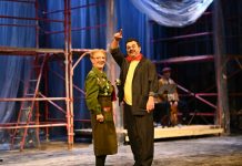 “24 orë nga jeta e një votuesi”, kur satira bëhet akt qytetar