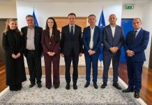 Kryeministri Kurti priti shkrimtarët shqiptarë nga Mali i Zi, pjesëmarrës në Festivalin Poetik të Prishtinës