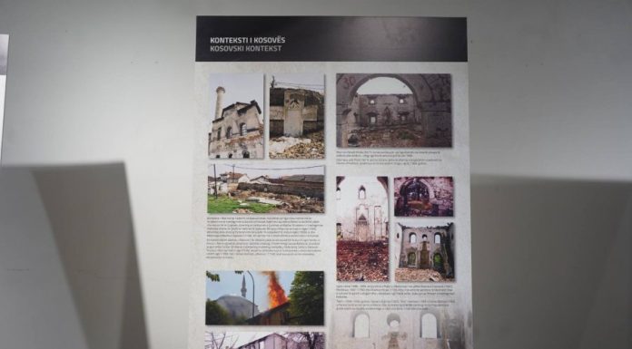 Ekspozohen fotografitë e xhamive të shkatërruara në Kosovë e Bosnje e Hercegovinë