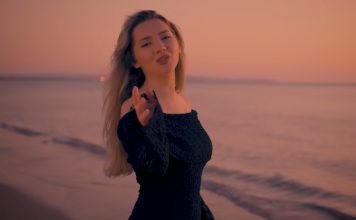 “Perëndeshë në sytë e tu” kënduar nga Verona Kryeziu/ Teksti: Armenida Qyqja (Video)