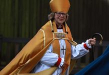 Moment historik për Anglinë/ Kurorëzohet kryepeshkopja e parë