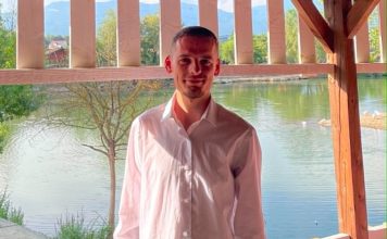 “Të dehemi sonte”, poezi nga Alban Hajrushi