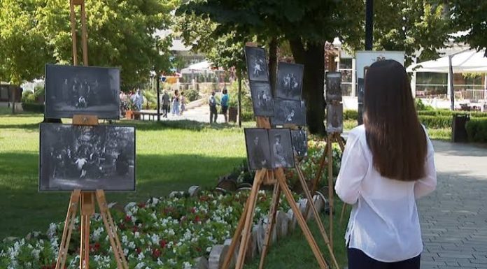 Korça e vjetër, ekspozohen për herë të parë fotografitë e qytetit të viteve ’20-të dhe ’30-të të shekullit të kaluar (Video)