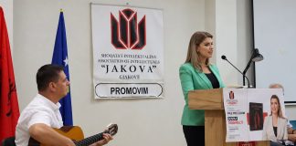 Nga poezia te debati/ Libri “Grue prej zjermi” i Donika Dabishevcit u promovua në Gjakovë