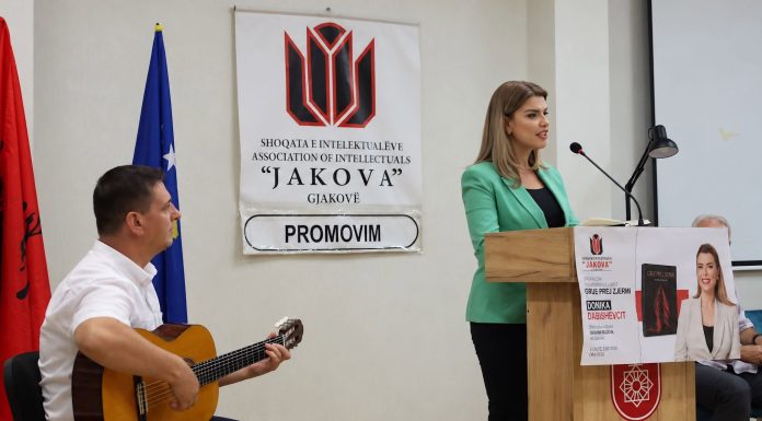 Nga poezia te debati/ Libri “Grue prej zjermi” i Donika Dabishevcit u promovua në Gjakovë